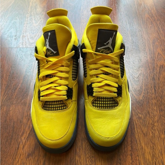 jordan retro 4 lightning size 9 new with box UPC00195238771454 - Picture 2 of 8